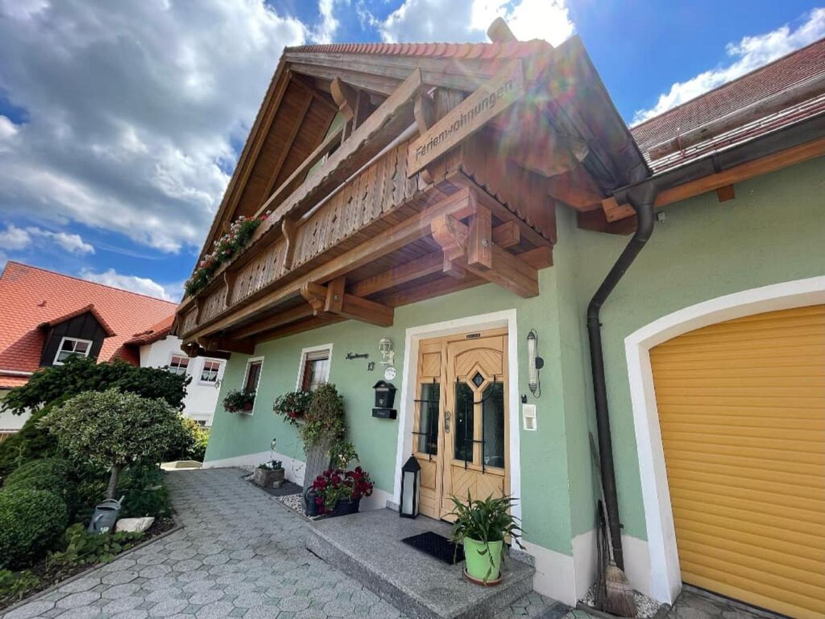 נויאלברוייט Ferienwohnungen Am Kirchberg מראה חיצוני תמונה